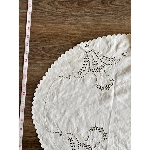 Antique Table Place Setting Doily White Cotton Cutwork Embroidery Scalloped Edge - Picture 2 of 9